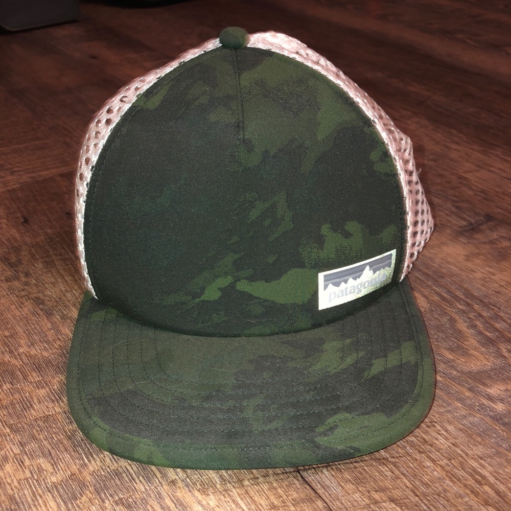 Men’s camo Patagonia flats brim hat